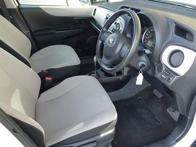 2013 Toyota Vitz - Thumbnail