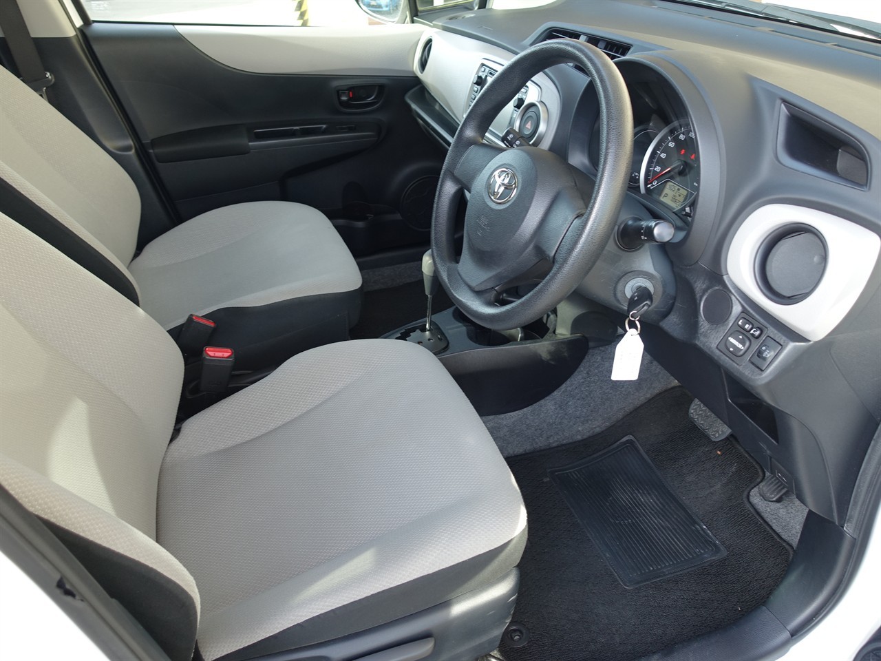 2013 Toyota Vitz