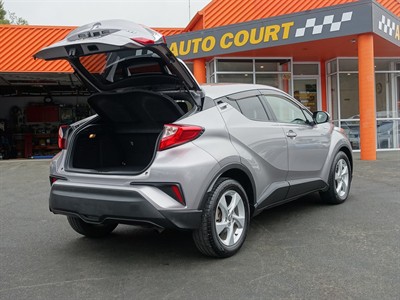 2017 Toyota C-HR - Thumbnail