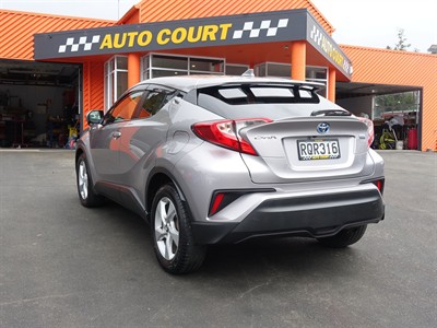 2017 Toyota C-HR - Thumbnail