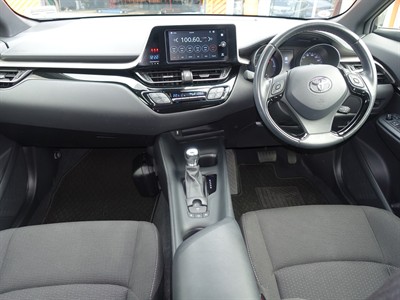 2017 Toyota C-HR - Thumbnail