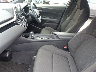 2017 Toyota C-HR - Thumbnail
