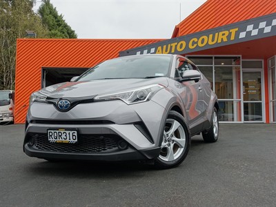 2017 Toyota C-HR - Thumbnail