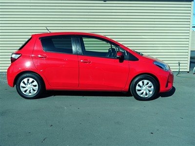 2017 Toyota Vitz - Thumbnail