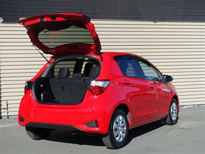 2017 Toyota Vitz - Thumbnail
