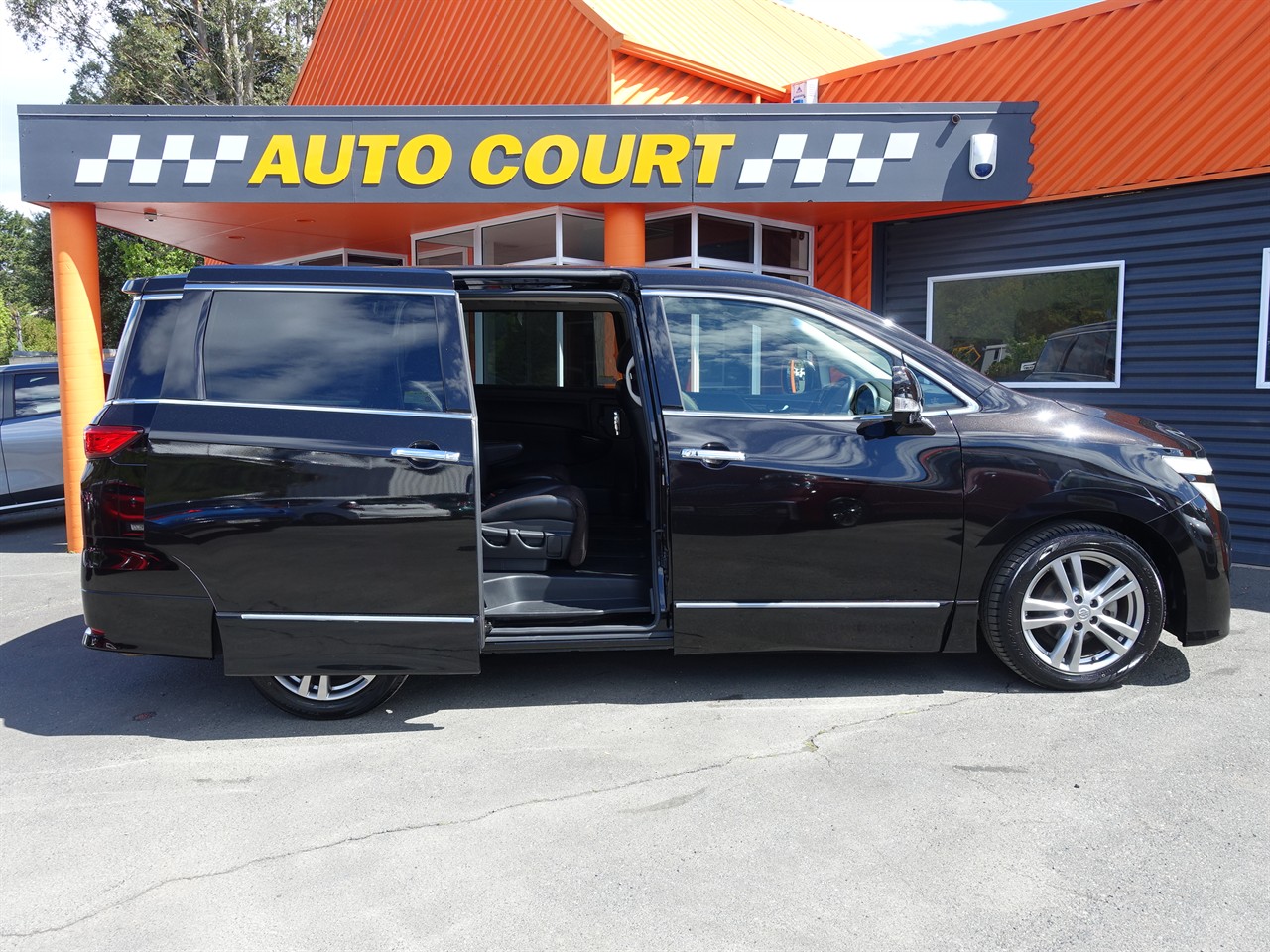 2013 Nissan Elgrand