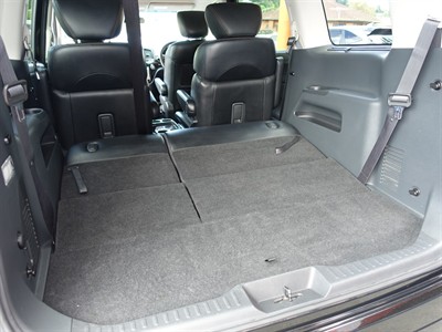 2013 Nissan Elgrand - Thumbnail