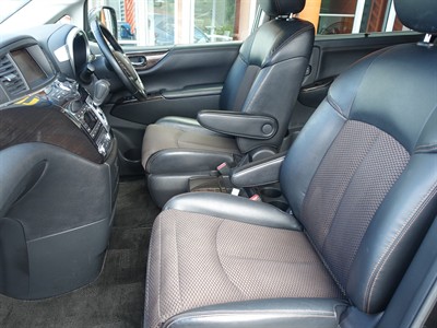 2013 Nissan Elgrand - Thumbnail