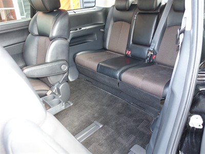 2013 Nissan Elgrand - Thumbnail