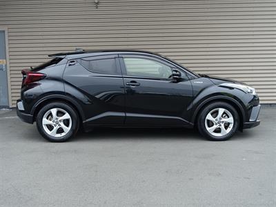 2018 Toyota C-HR - Thumbnail