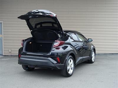 2018 Toyota C-HR - Thumbnail