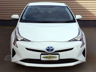 2018 Toyota Prius - Thumbnail
