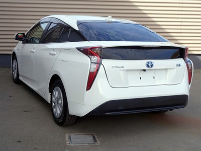 2018 Toyota Prius - Thumbnail