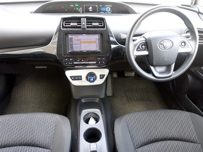2018 Toyota Prius - Thumbnail