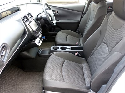 2018 Toyota Prius - Thumbnail