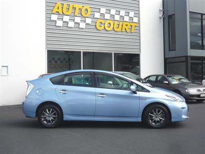 2012 Toyota Prius - Thumbnail