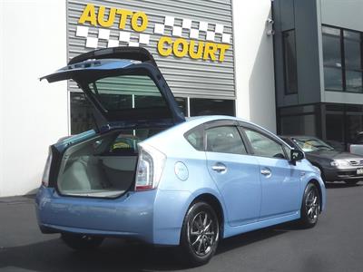 2012 Toyota Prius - Thumbnail