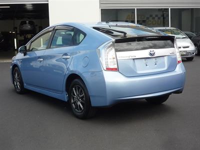 2012 Toyota Prius - Thumbnail