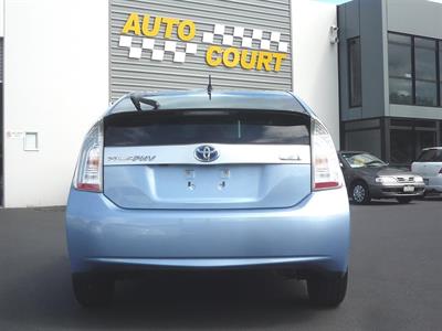 2012 Toyota Prius - Thumbnail