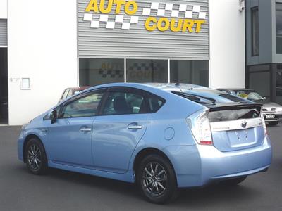2012 Toyota Prius - Thumbnail