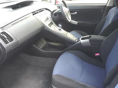 2012 Toyota Prius - Thumbnail