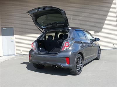 2014 Toyota Vitz - Thumbnail