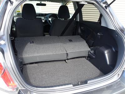 2014 Toyota Vitz - Thumbnail