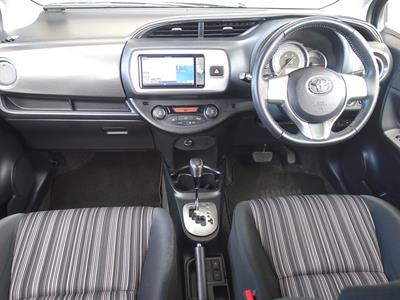 2014 Toyota Vitz - Thumbnail