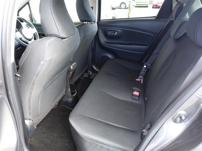 2014 Toyota Vitz - Thumbnail