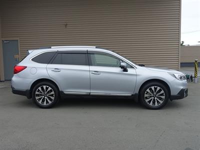 2017 Subaru Outback - Thumbnail