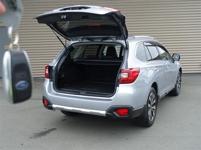 2017 Subaru Outback - Thumbnail