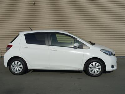 2013 Toyota Vitz - Thumbnail