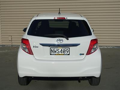 2013 Toyota Vitz - Thumbnail
