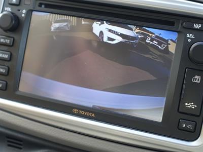 2013 Toyota Vitz - Thumbnail