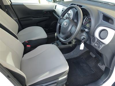 2013 Toyota Vitz - Thumbnail