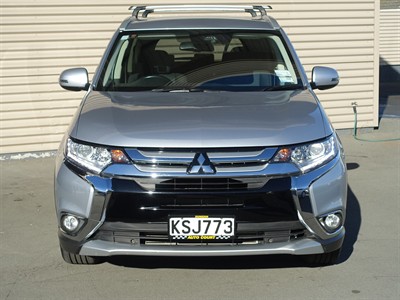 2017 Mitsubishi Outlander - Thumbnail