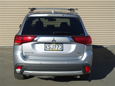 2017 Mitsubishi Outlander - Thumbnail