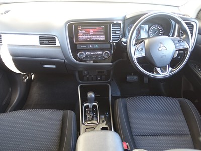 2017 Mitsubishi Outlander - Thumbnail