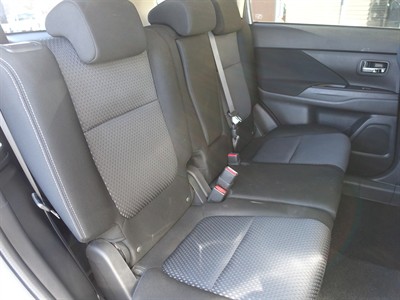 2017 Mitsubishi Outlander - Thumbnail