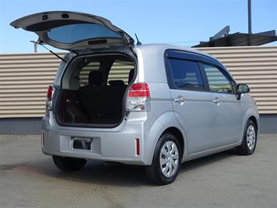 2016 Toyota Spade - Thumbnail