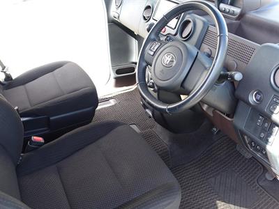 2016 Toyota Spade - Thumbnail