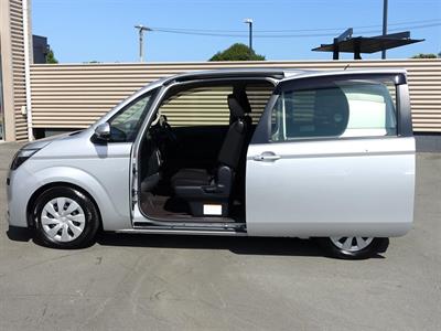 2016 Toyota Spade - Thumbnail