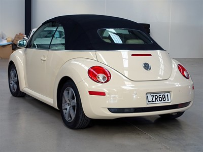 2007 Volkswagen Beetle - Thumbnail