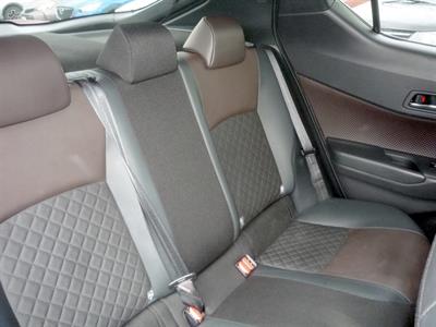 2017 Toyota C-HR - Thumbnail