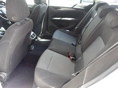 2020 Holden Commodore - Thumbnail