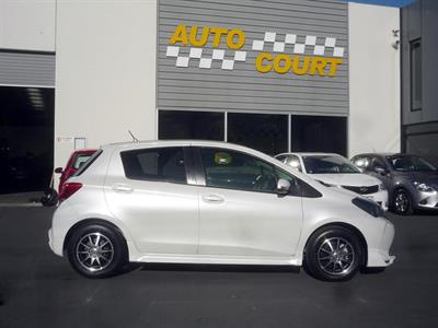 2015 Toyota Vitz - Thumbnail