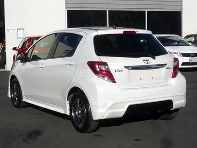 2015 Toyota Vitz - Thumbnail