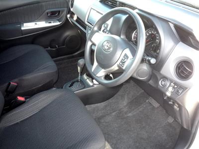 2015 Toyota Vitz - Thumbnail