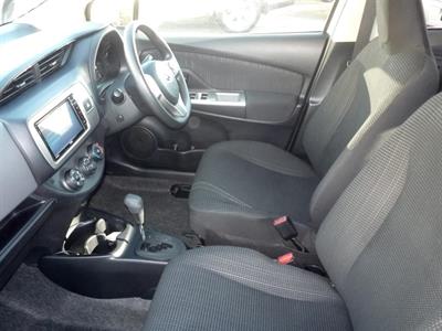 2015 Toyota Vitz - Thumbnail